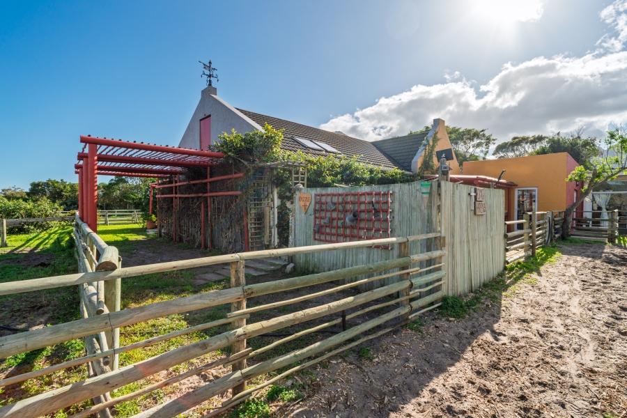 4 Bedroom Property for Sale in Meadowsteads Western Cape